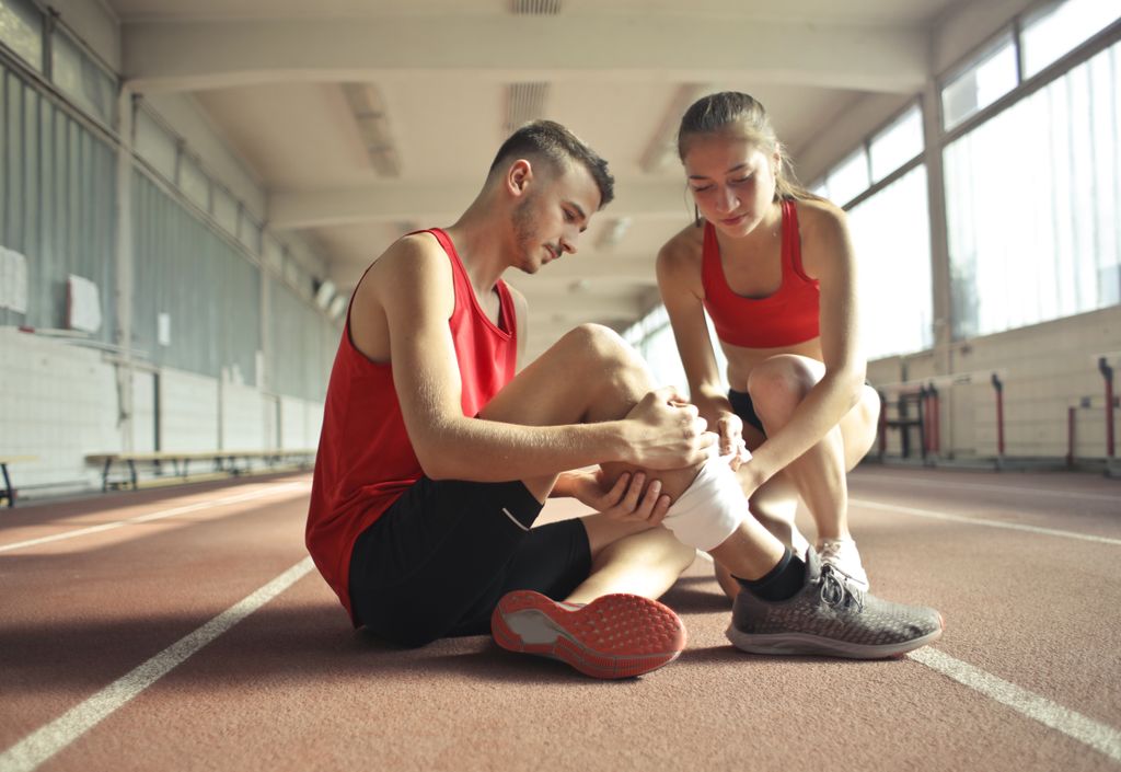 Is walking or running better for weight loss? There are 3 things to keep in mind in order to avoid injury when considering which is more ideal for weight loss. 